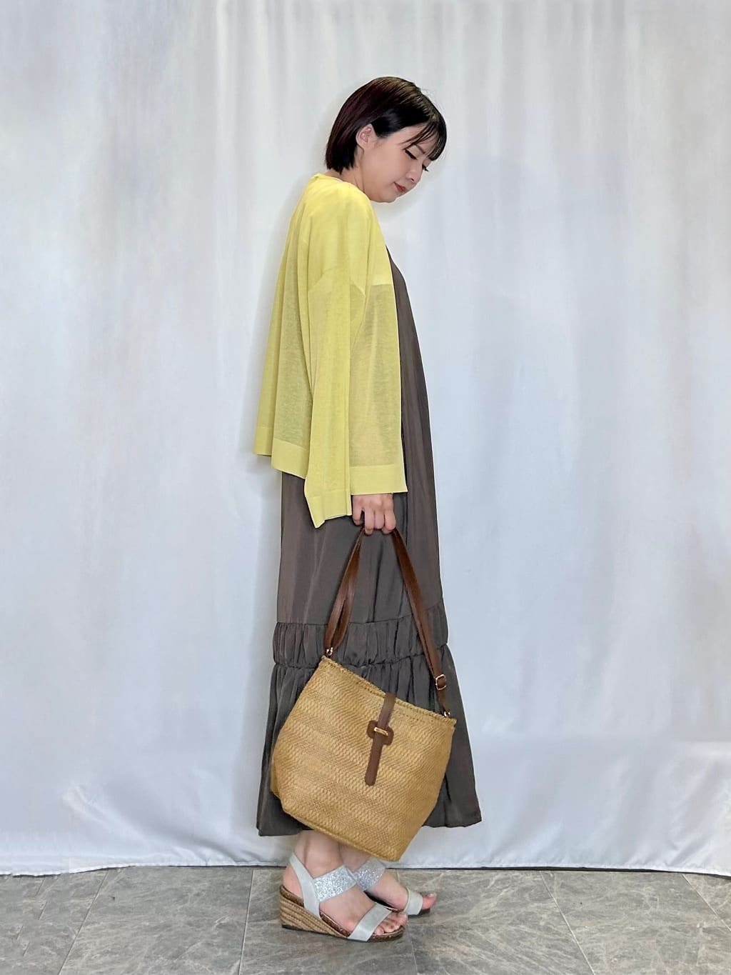ネリさんの「SHOO･LA･RUE｜【ひんやり】シャーリングがアクセントに 大人のデザインキャミワンピース」を使ったコーディネート