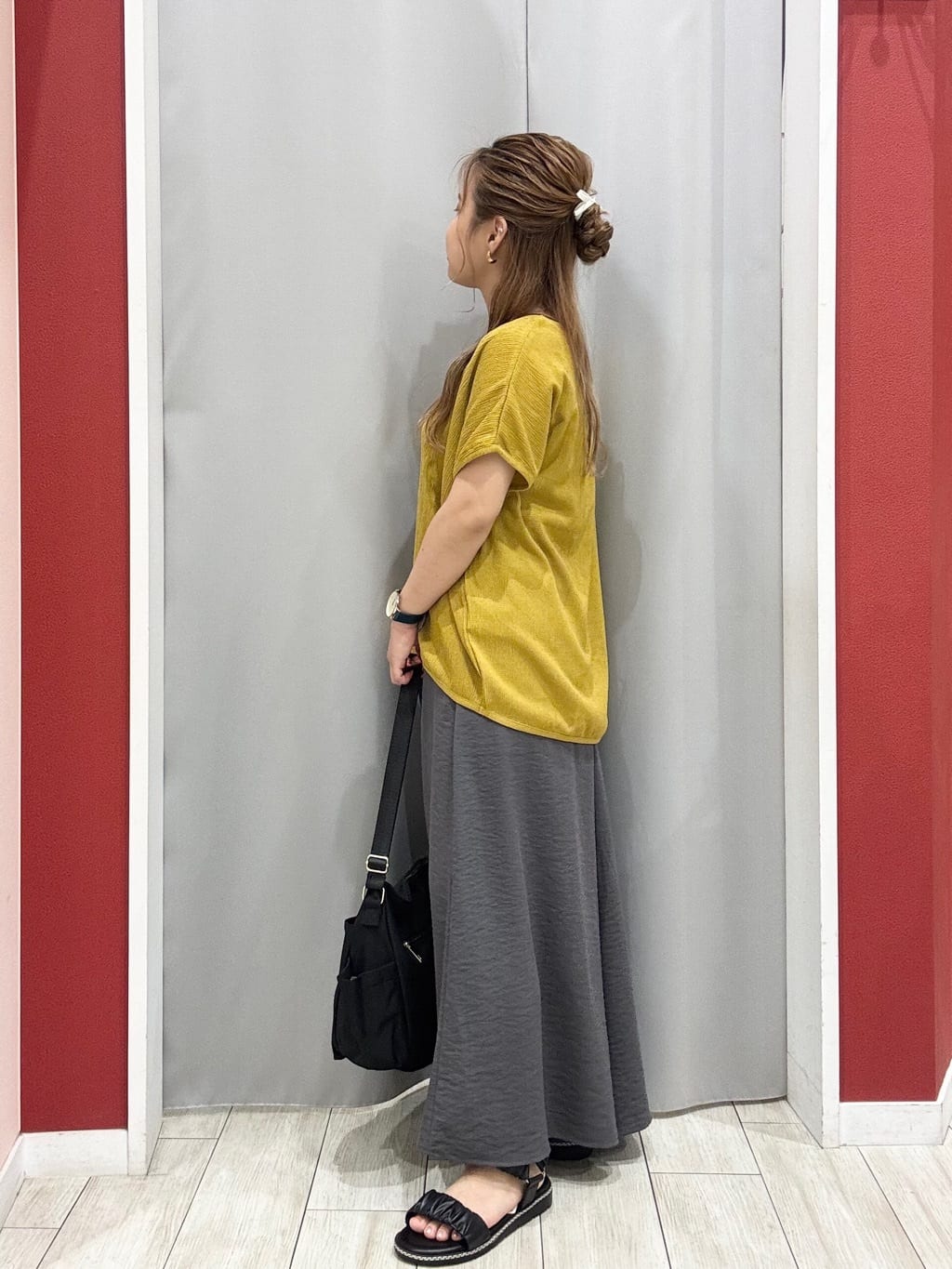 shioさんの「SHOO･LA･RUE｜【S-LL】ブラウス見えする 軽やかな着心地の しぼしぼトップス」を使ったコーディネート