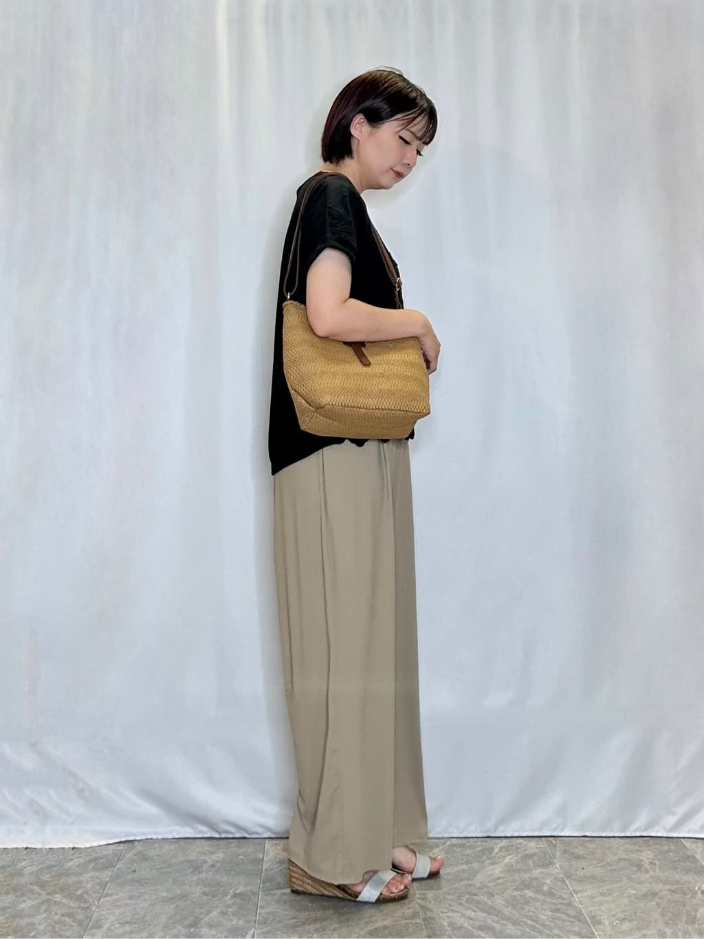 ネリさんの「SHOO･LA･RUE｜【S-LL/ひんやり/UV】リラクシーな穿き心地 エアリーワイドパンツ」を使ったコーディネート