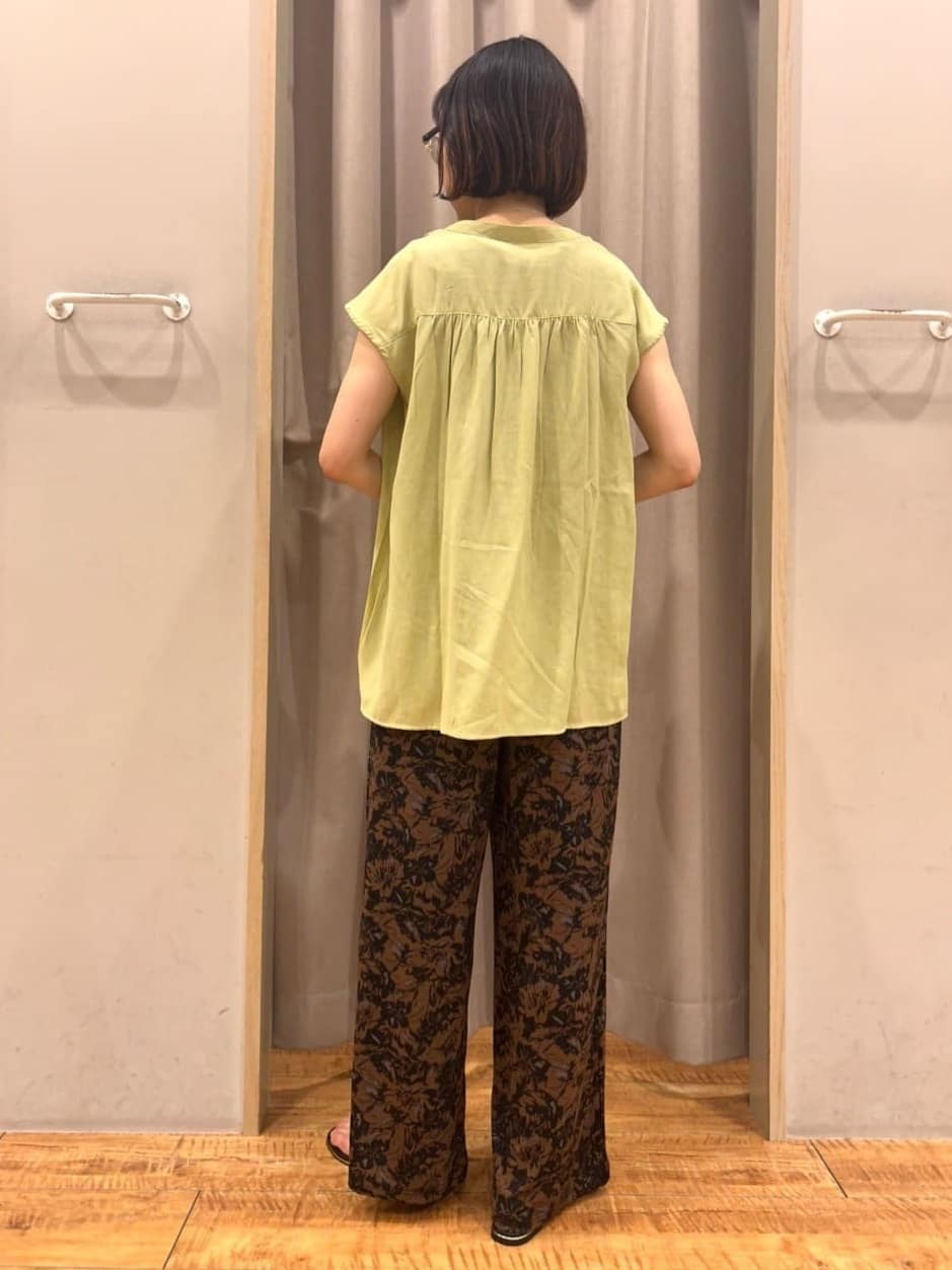 じゅのさんの「SHOO･LA･RUE｜【S-LL/洗濯後しわになりにくい】上品にきれい見え スラブギャザーブラウス」を使ったコーディネート