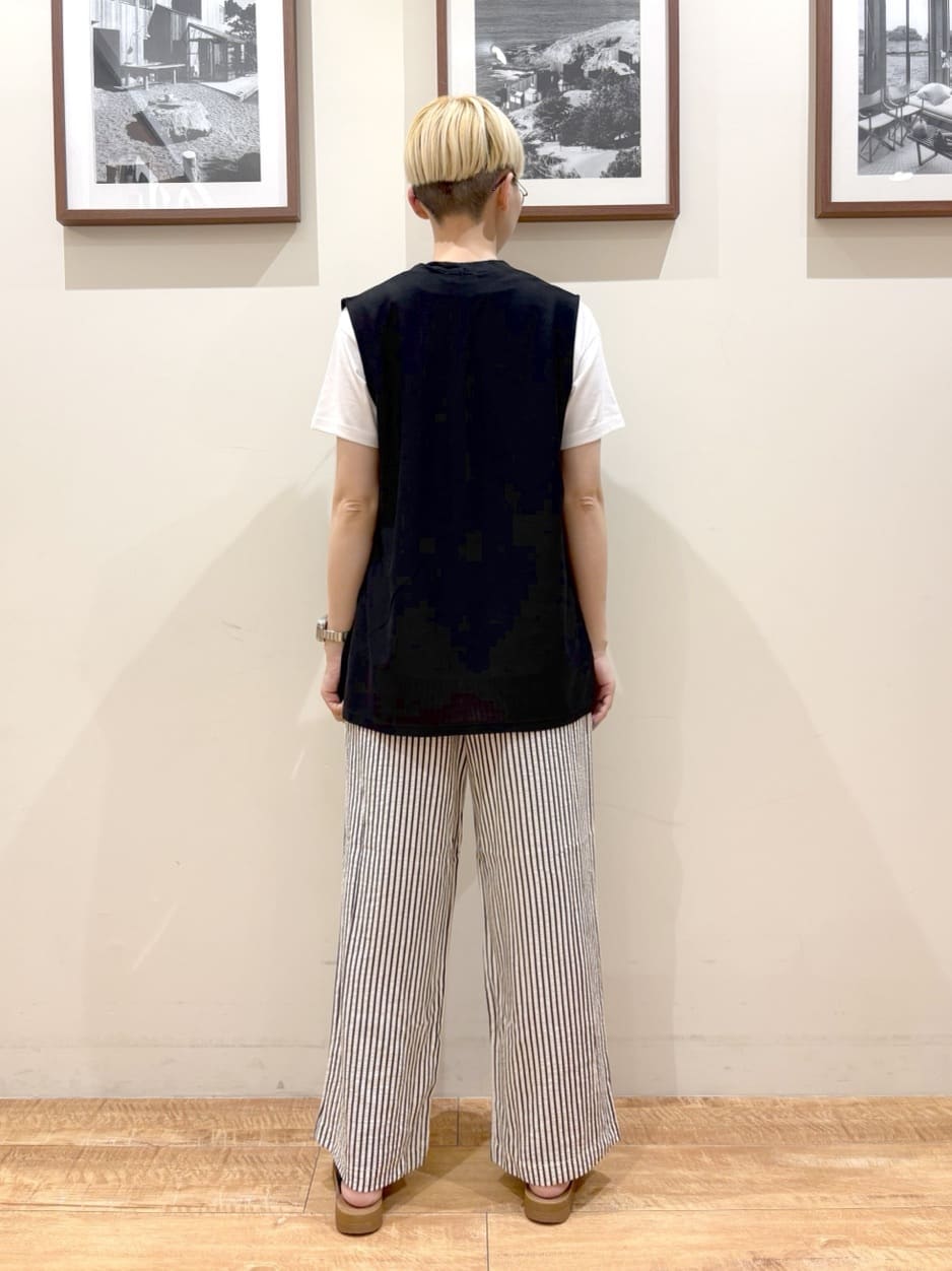 Ayumiさんの「SHOO･LA･RUE｜【2点セット】着回しいろいろ ジレ＋ロゴTシャツ」を使ったコーディネート
