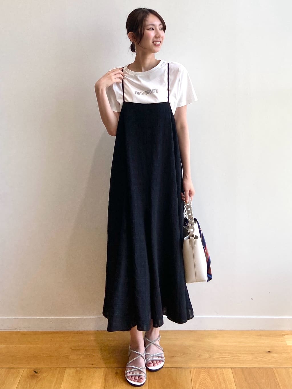 めぐさんの「OPAQUE.CLIP｜◆刺繍＆スパンコールロゴTシャツ【洗濯機洗い可】」を使ったコーディネート