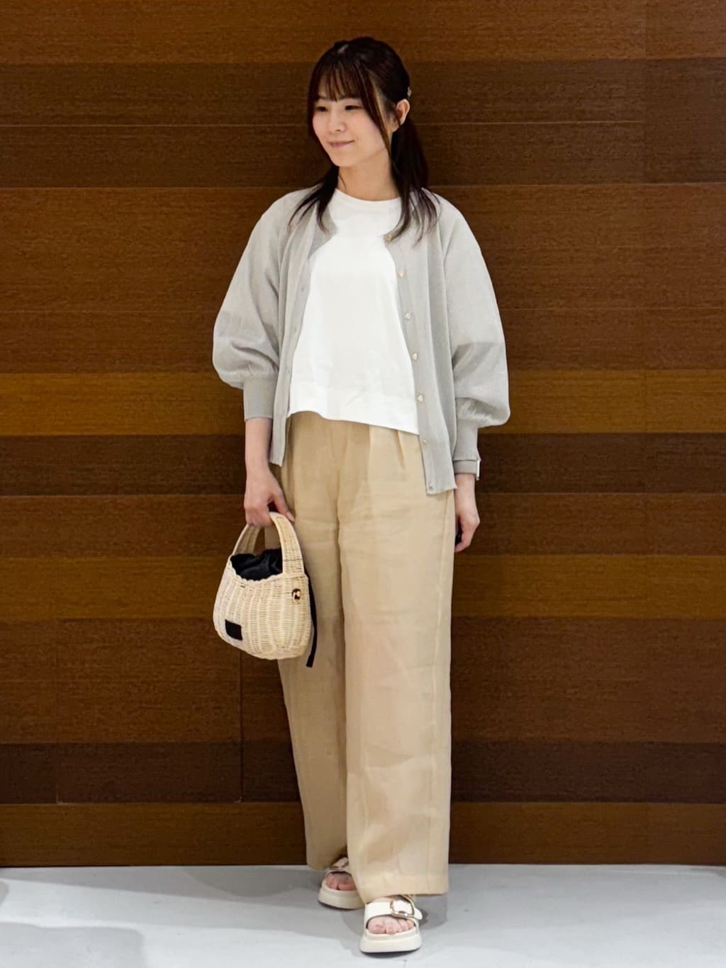 まみさんの「OPAQUE.CLIP｜◆刺繍ロゴワイドシルエットTシャツ【洗濯機洗い可】」を使ったコーディネート