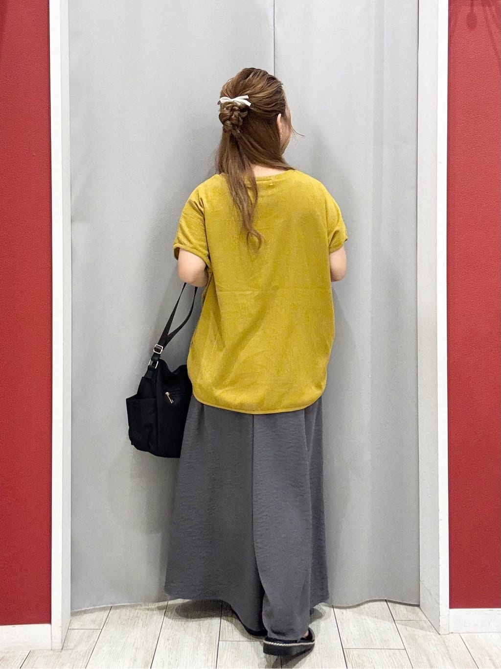 shioさんの「SHOO･LA･RUE｜【S-LL】ブラウス見えする 軽やかな着心地の しぼしぼトップス」を使ったコーディネート