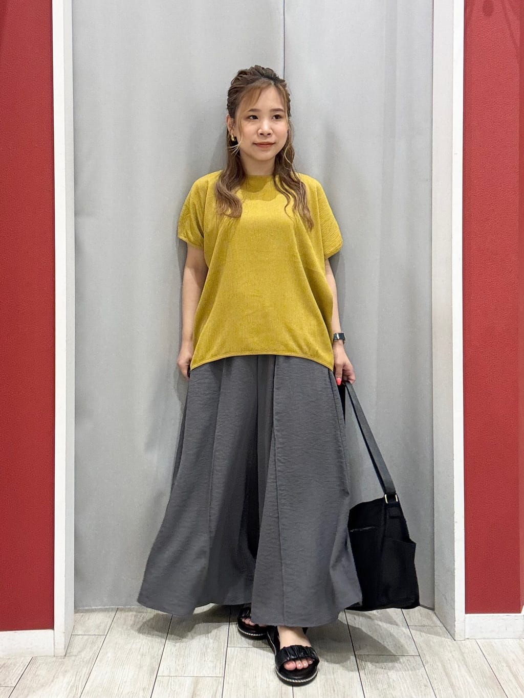 shioさんの「SHOO･LA･RUE｜【S-LL】ブラウス見えする 軽やかな着心地の しぼしぼトップス」を使ったコーディネート
