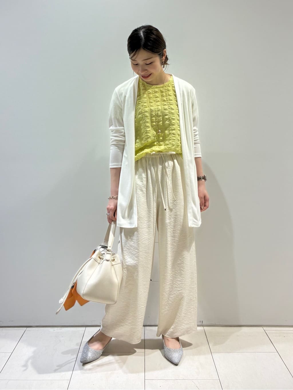 KAOさんの「INDIVI｜【洗える／UVケア／SETUP可能】ドロストワイドパンツ」を使ったコーディネート