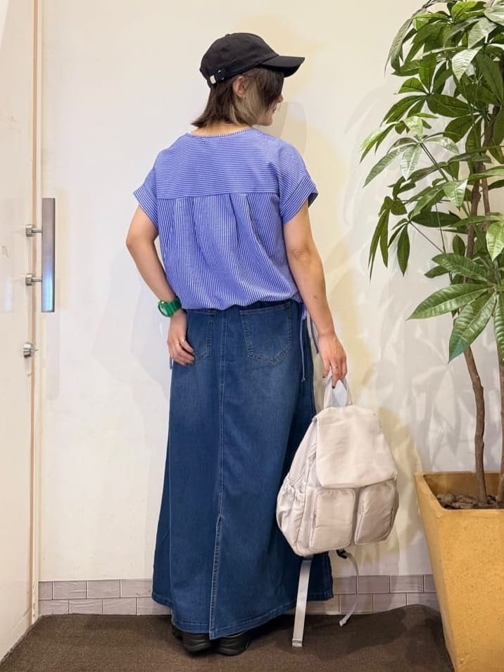 misakiさんの「SHOO･LA･RUE｜【洗える/S-LL】シルエット変化を楽しめる サッカーストライプ柄スキッパートップス」を使ったコーディネート