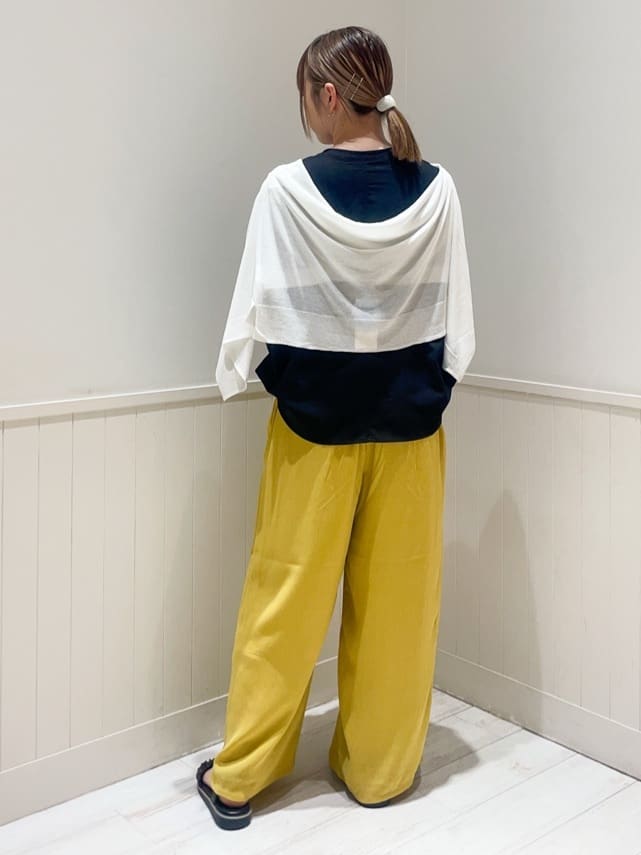 reina.tさんの「SHOO･LA･RUE｜【洗える】ひんやりさらっと 大人のシアーカーディガン」を使ったコーディネート