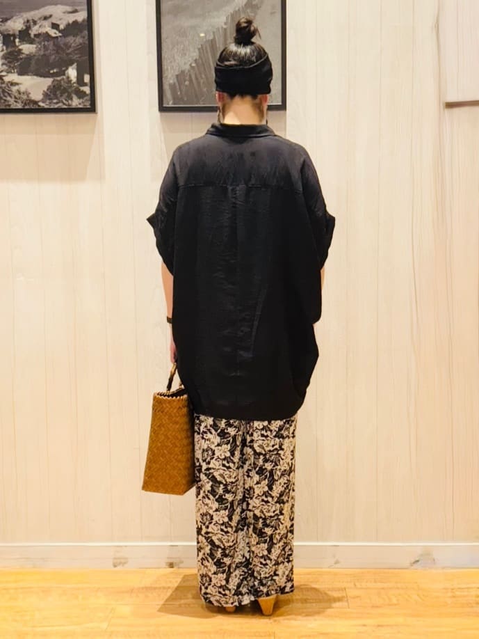 Tomoさんの「SHOO･LA･RUE｜【ひんやり】すっきりきれいに体型カバー コクーンシルエットワンピース」を使ったコーディネート