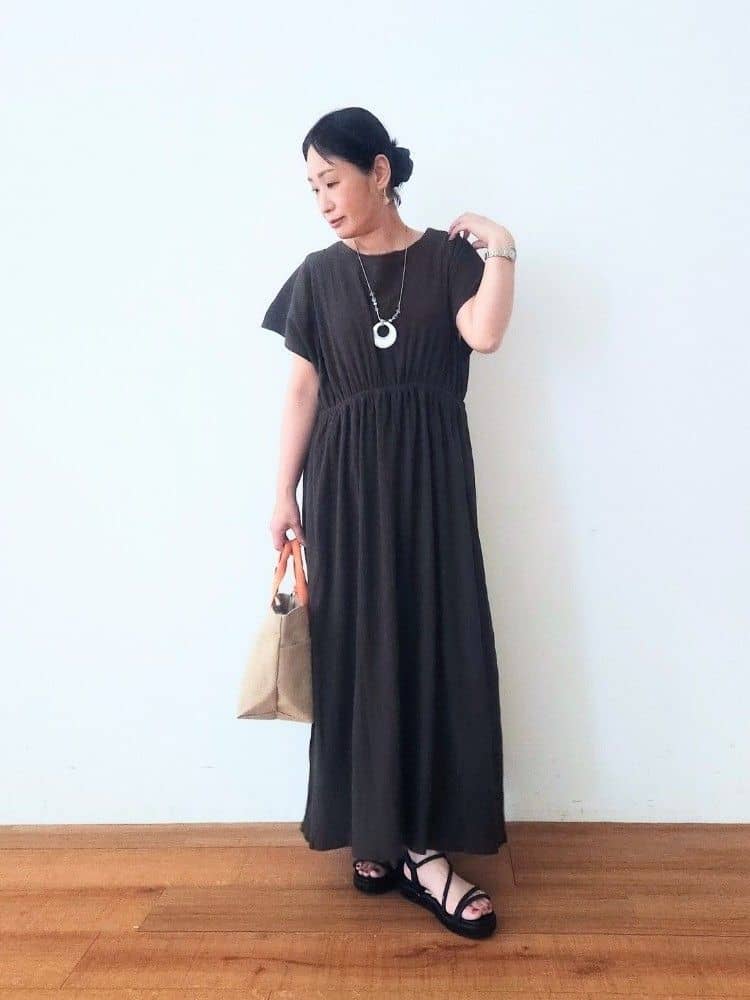 くまさんの「SHOO･LA･RUE｜【前後2WAY】さらりと大人上品に 楊柳フレンチワンピース」を使ったコーディネート