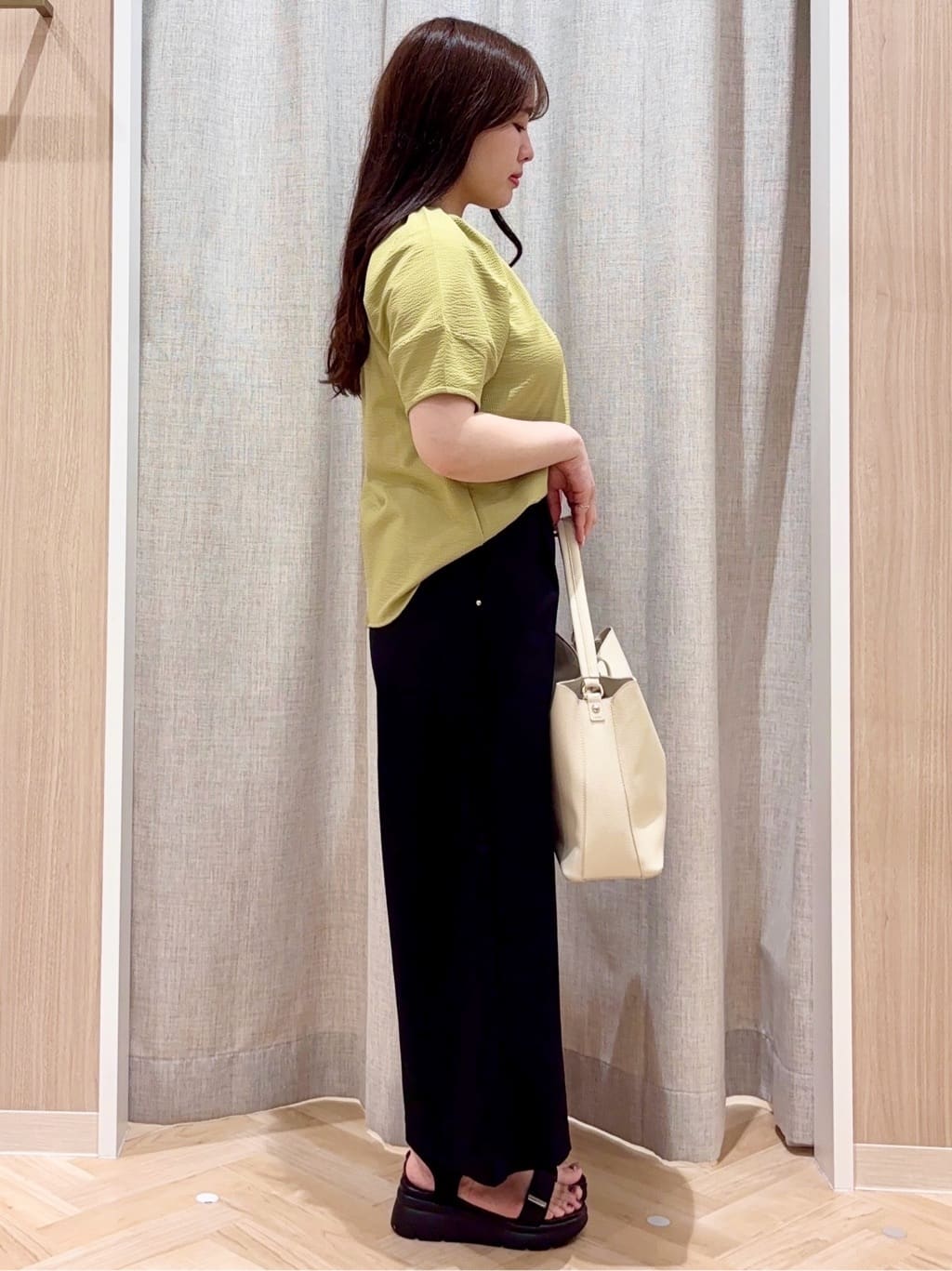 minamiさんの「grove｜サマーハイパーストレッチワイドパンツ」を使ったコーディネート