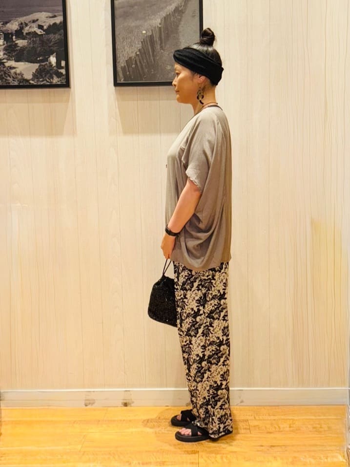 Tomoさんの「SHOO･LA･RUE｜◆【S-LL/ひんやり/体型カバー】ゆるシルエットが心地よい ドルマンブラウス」を使ったコーディネート