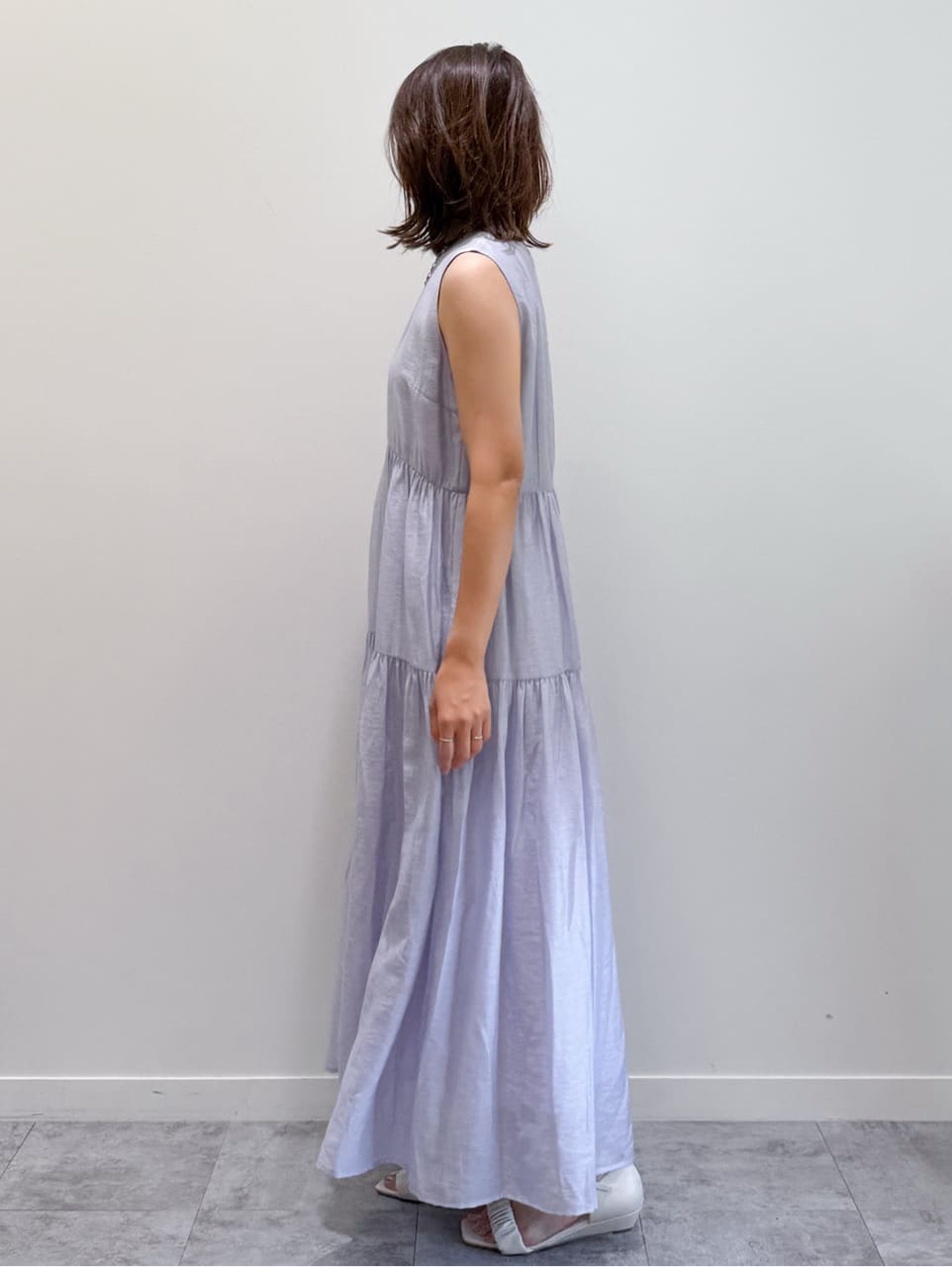 yuka.aさんの「OPAQUE.CLIP｜麻混シアーギャザーティアードワンピース【洗濯機洗い可】」を使ったコーディネート