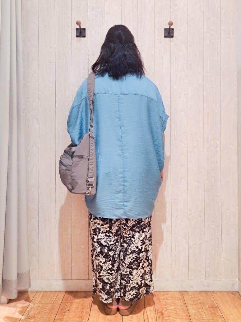 kotomiさんの「SHOO･LA･RUE｜【ひんやり】すっきりきれいに体型カバー コクーンシルエットワンピース」を使ったコーディネート
