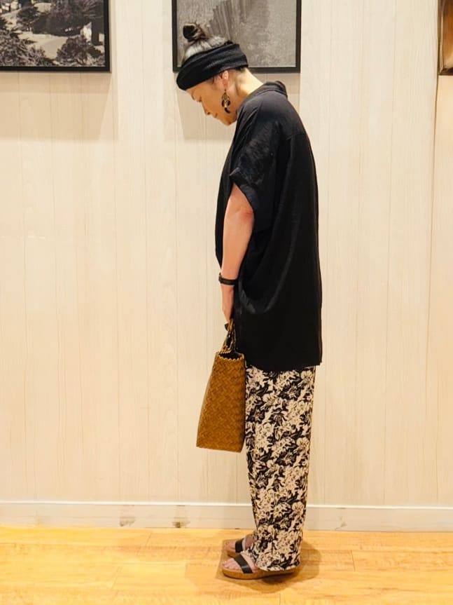 Tomoさんの「SHOO･LA･RUE｜【ひんやり】すっきりきれいに体型カバー コクーンシルエットワンピース」を使ったコーディネート