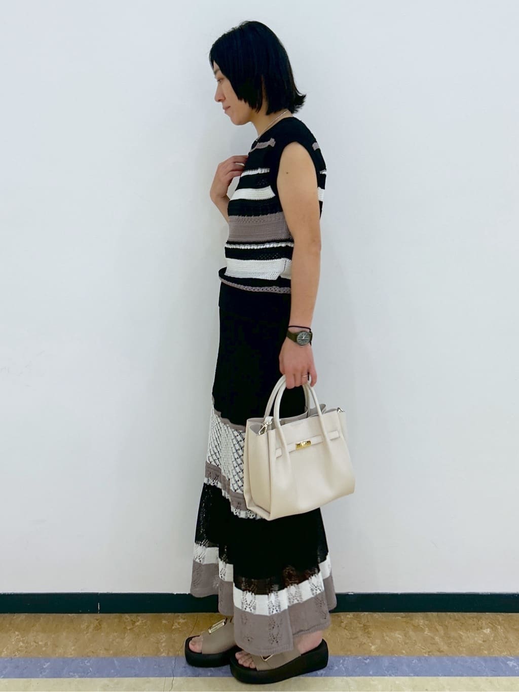 su.さんの「index｜【軽量／2WAY／通勤対応】フロントベルトデザインミドルトートバッグ」を使ったコーディネート