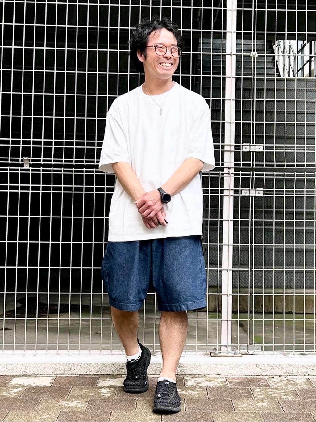 KENJI Iさんの「THE SHOP TK｜エシカルブロード切替Tシャツ 洗濯機OK」を使ったコーディネート