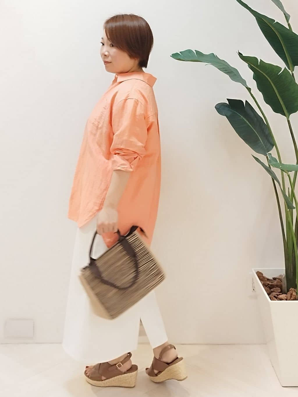 s u g iさんの「UNTITLED｜【ロゴT/プリントT】グラフィックTシャツ」を使ったコーディネート