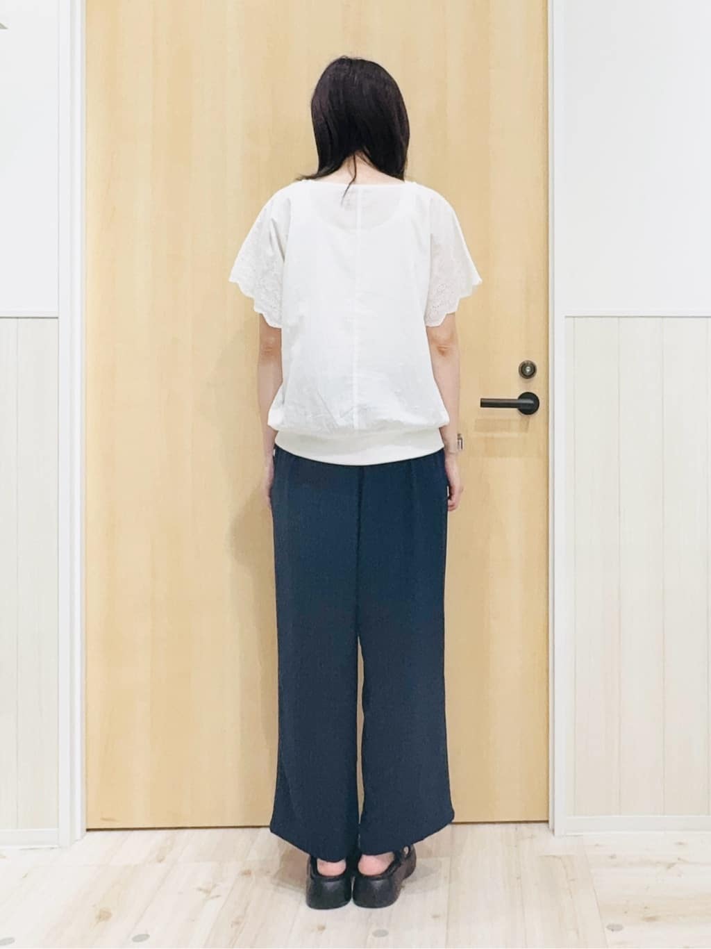 Naさんの「SHOO･LA･RUE｜スカラップ刺繍レースが目を惹く ドルマントップス」を使ったコーディネート