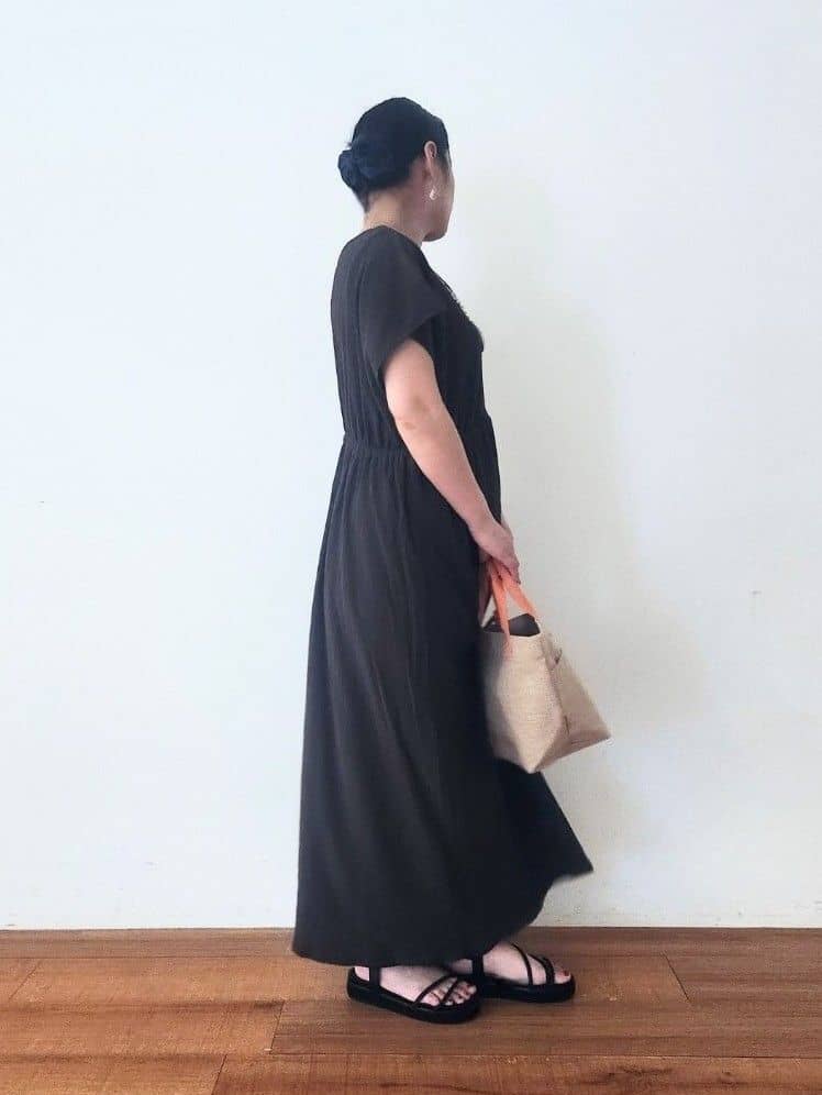 くまさんの「SHOO･LA･RUE｜【前後2WAY】さらりと大人上品に 楊柳フレンチワンピース」を使ったコーディネート