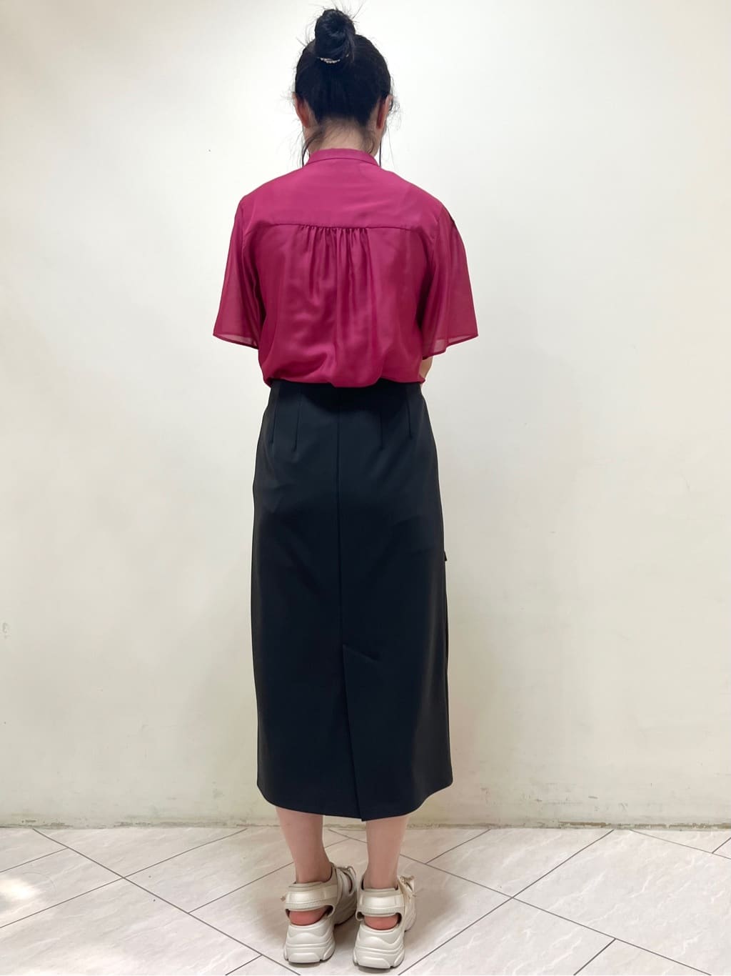 yanaさんの「Reflect｜【選べる5色◎／マシンウォッシュ可】シャーリングデザインブラウス」を使ったコーディネート
