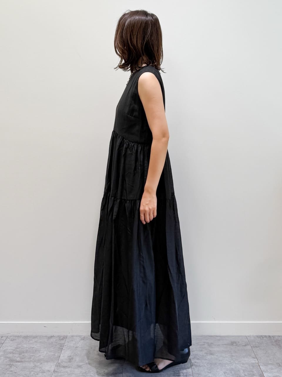 yuka.aさんの「OPAQUE.CLIP｜麻混シアーギャザーティアードワンピース【洗濯機洗い可】」を使ったコーディネート