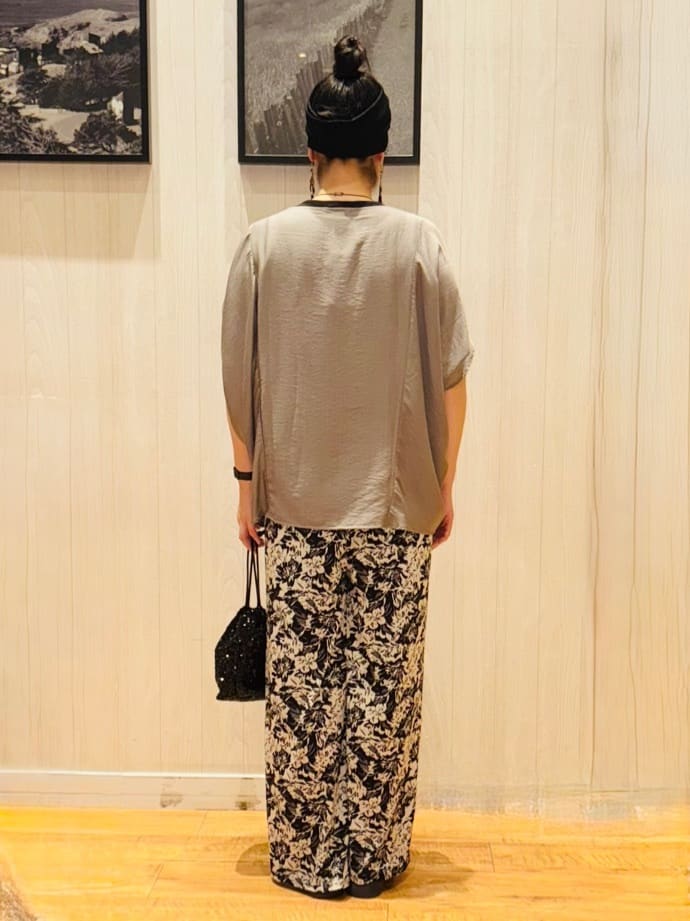 Tomoさんの「SHOO･LA･RUE｜◆【S-LL/ひんやり/体型カバー】ゆるシルエットが心地よい ドルマンブラウス」を使ったコーディネート
