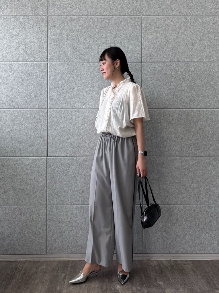 なつさんの「INDIVI｜【セットアップ可能】サキソニーサイドラインパンツ」を使ったコーディネート