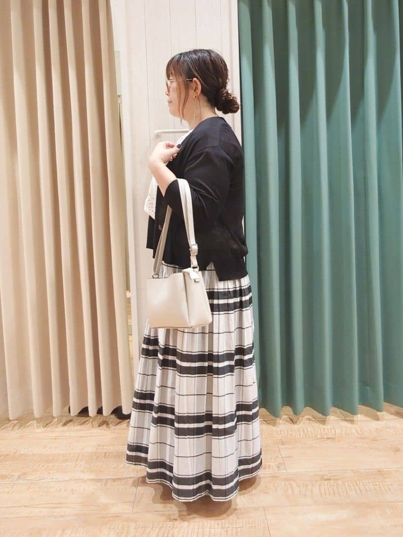 タガさんの「SHOO･LA･RUE｜【S-LL/ひんやり】きちんと見えで好印象 ドット柄デザイントップス」を使ったコーディネート