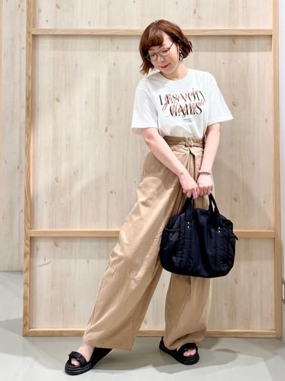 nakoさんの「THE SHOP TK｜フォトアソートTシャツ【接触冷感/UV/毛玉になりにくい/洗濯機OK】」を使ったコーディネート