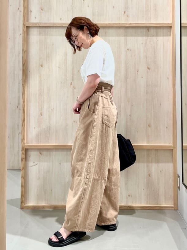 nakoさんの「THE SHOP TK｜フォトアソートTシャツ【接触冷感/UV/毛玉になりにくい/洗濯機OK】」を使ったコーディネート