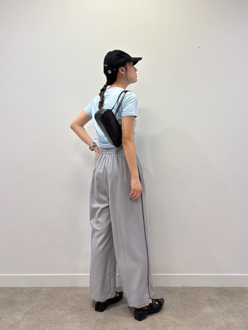 なつさんの「INDIVI｜【セットアップ可能】サキソニーサイドラインパンツ」を使ったコーディネート