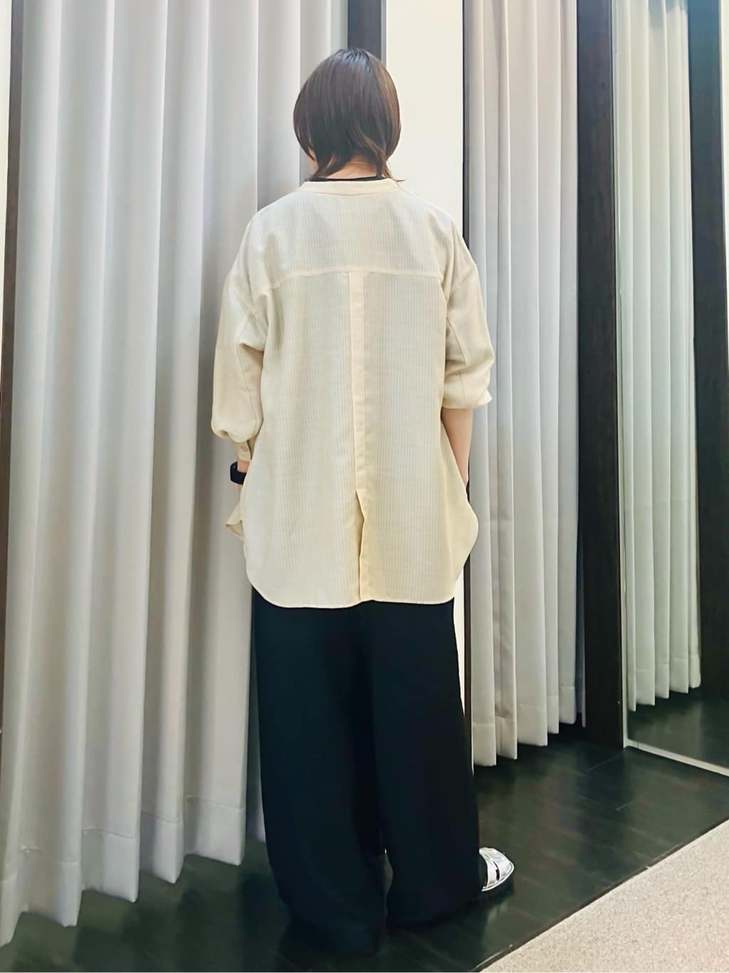 YUKIさんの「INDIVI｜【洗える／UVケア／SETUP可能】ドロストワイドパンツ」を使ったコーディネート