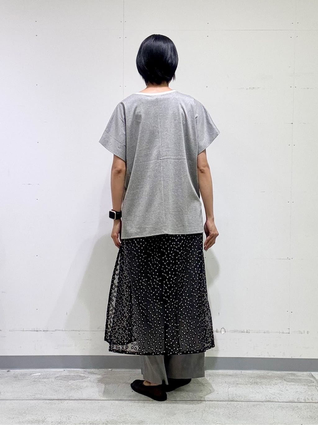 naoさんの「INDIVI｜【洗える／汗ジミ防止】バイカラー＆アシメヘム Tシャツ」を使ったコーディネート