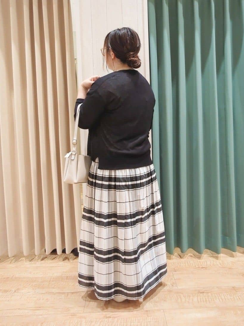 タガさんの「SHOO･LA･RUE｜【S-LL/ひんやり】きちんと見えで好印象 ドット柄デザイントップス」を使ったコーディネート