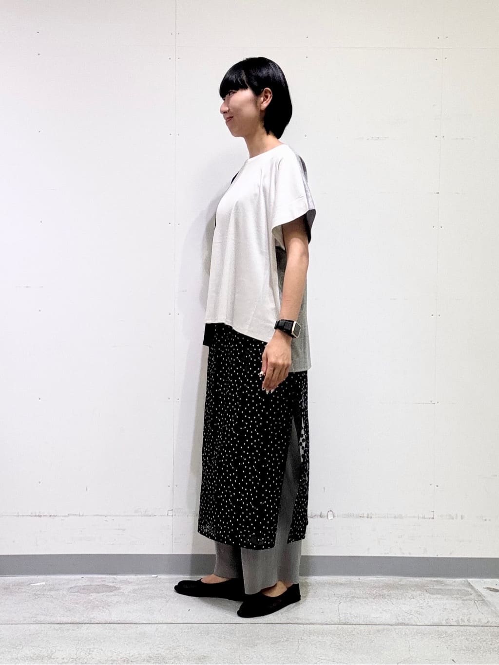 naoさんの「INDIVI｜【洗える／汗ジミ防止】バイカラー＆アシメヘム Tシャツ」を使ったコーディネート