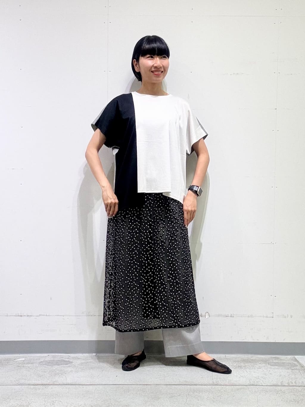 naoさんの「INDIVI｜【洗える／汗ジミ防止】バイカラー＆アシメヘム Tシャツ」を使ったコーディネート