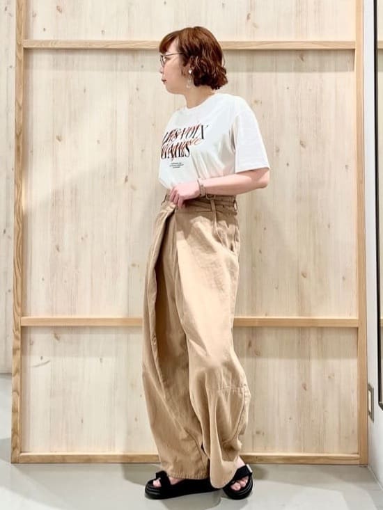nakoさんの「THE SHOP TK｜フォトアソートTシャツ【接触冷感/UV/毛玉になりにくい/洗濯機OK】」を使ったコーディネート