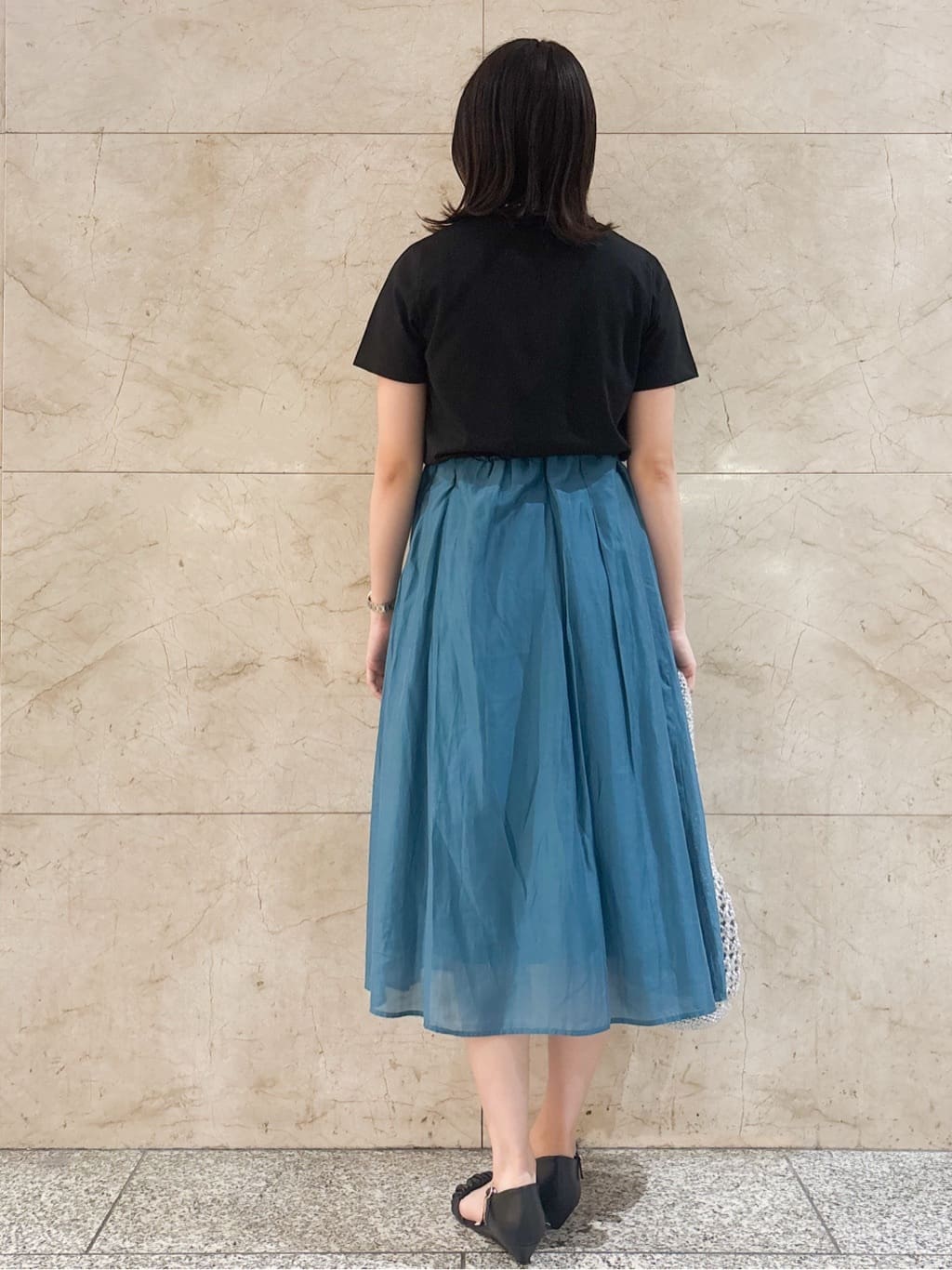 このかさんの「index｜パール調刺繍ロゴTシャツ【汗ジミ防止／吸水速乾／接触冷感／UVケア／洗濯機洗い可】」を使ったコーディネート