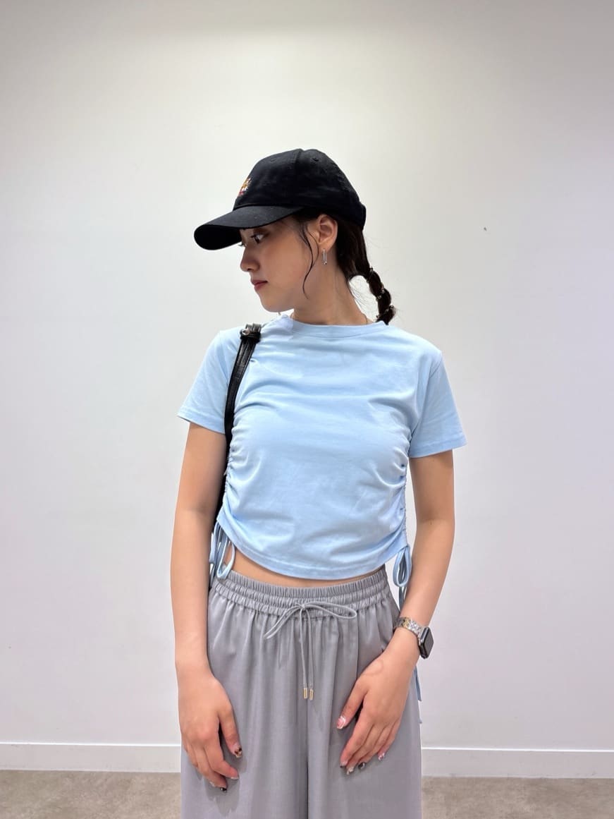 なつさんの「INDIVI｜【セットアップ可能】サキソニーサイドラインパンツ」を使ったコーディネート