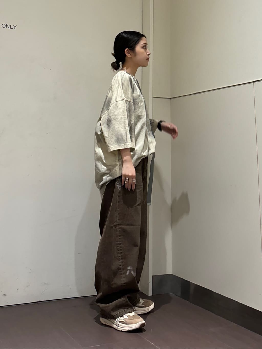 Mgmさんの「tk.TAKEO KIKUCHI｜バレルシルエットパンツ（デニム＆カラーパンツ）」を使ったコーディネート