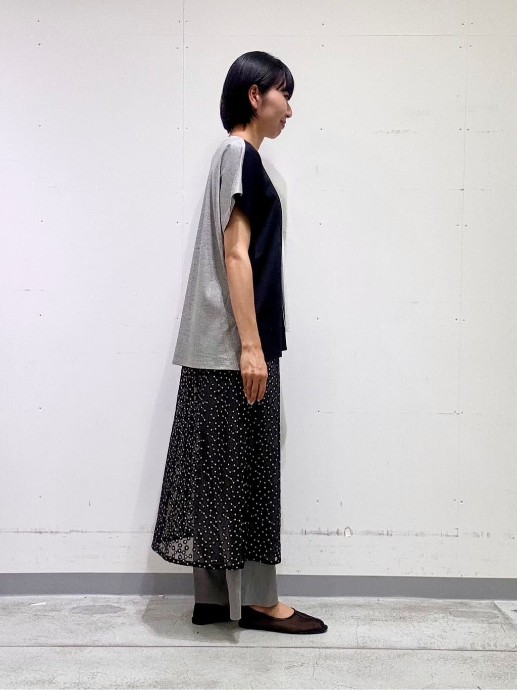 naoさんの「INDIVI｜【洗える／汗ジミ防止】バイカラー＆アシメヘム Tシャツ」を使ったコーディネート