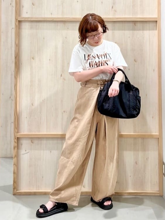 nakoさんの「THE SHOP TK｜フォトアソートTシャツ【接触冷感/UV/毛玉になりにくい/洗濯機OK】」を使ったコーディネート