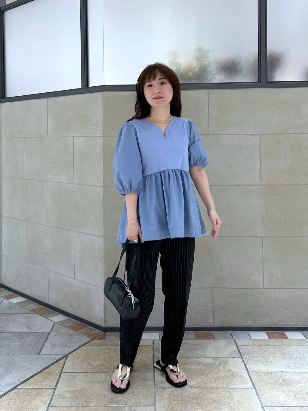 よねさんの「INDIVI｜【接触冷感／セットアップ対応】イージーテーパードパンツ【通勤・セレモニー】」を使ったコーディネート
