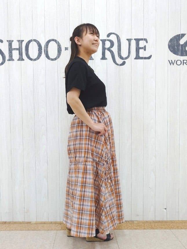 とろろさんの「SHOO･LA･RUE｜【洗える/プチプラ】大人の抜け感をプラスする バンドカラーシャツ」を使ったコーディネート