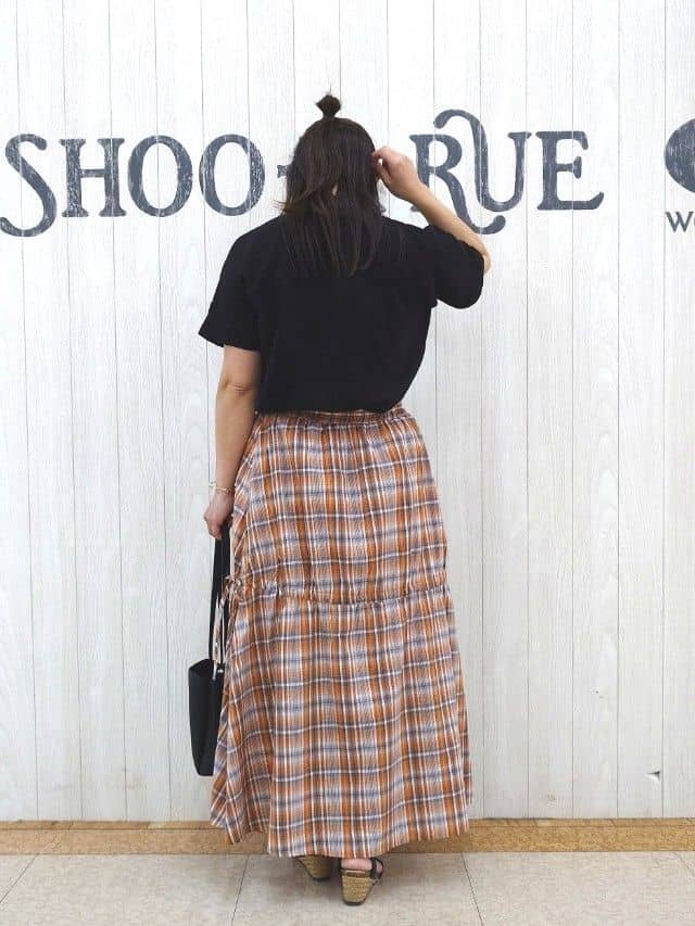とろろさんの「SHOO･LA･RUE｜【洗える/プチプラ】大人の抜け感をプラスする バンドカラーシャツ」を使ったコーディネート