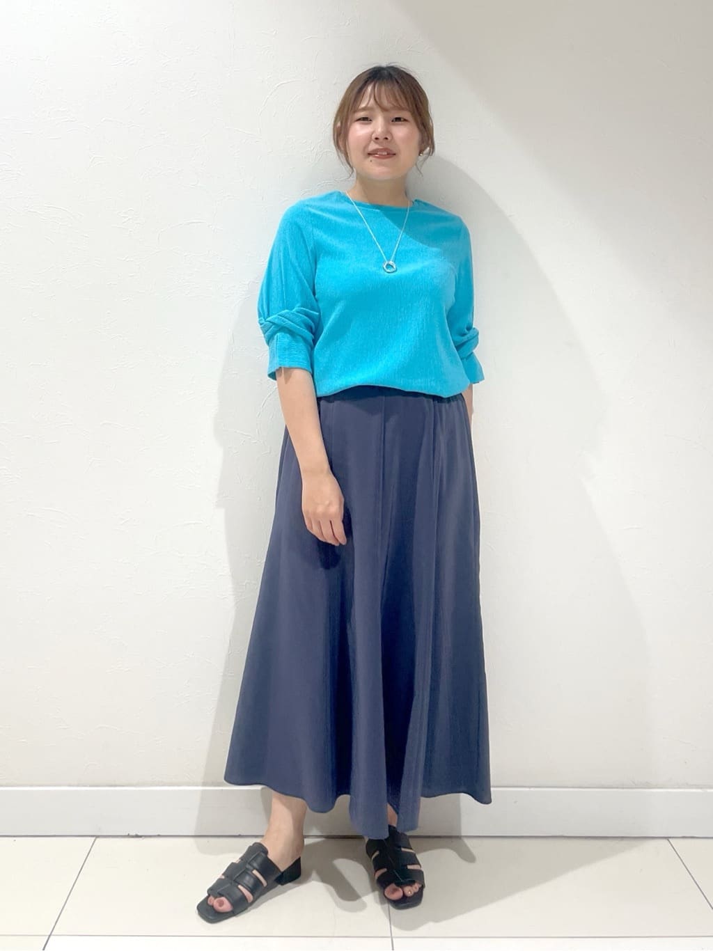YUUKIさんの「INDIVI｜◆【洗える／肌触り◎】ミニマムデザイン ニットカーディガン」を使ったコーディネート
