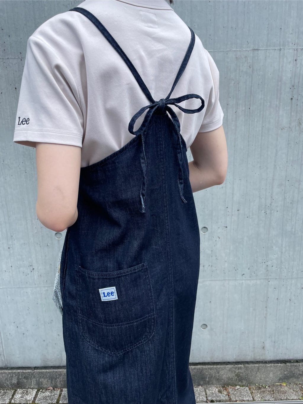 NATSUMIさんの「grove｜【Lee】DENIM CAMISOLE DRESS」を使ったコーディネート