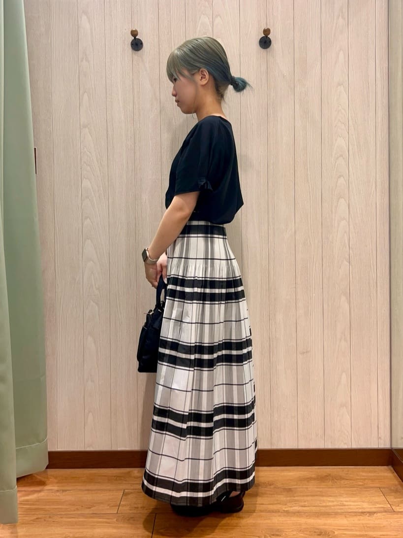 すずさんの「SHOO･LA･RUE｜【S-LL/UV/プチプラ】お袖タックで好印象 デザインTシャツ」を使ったコーディネート