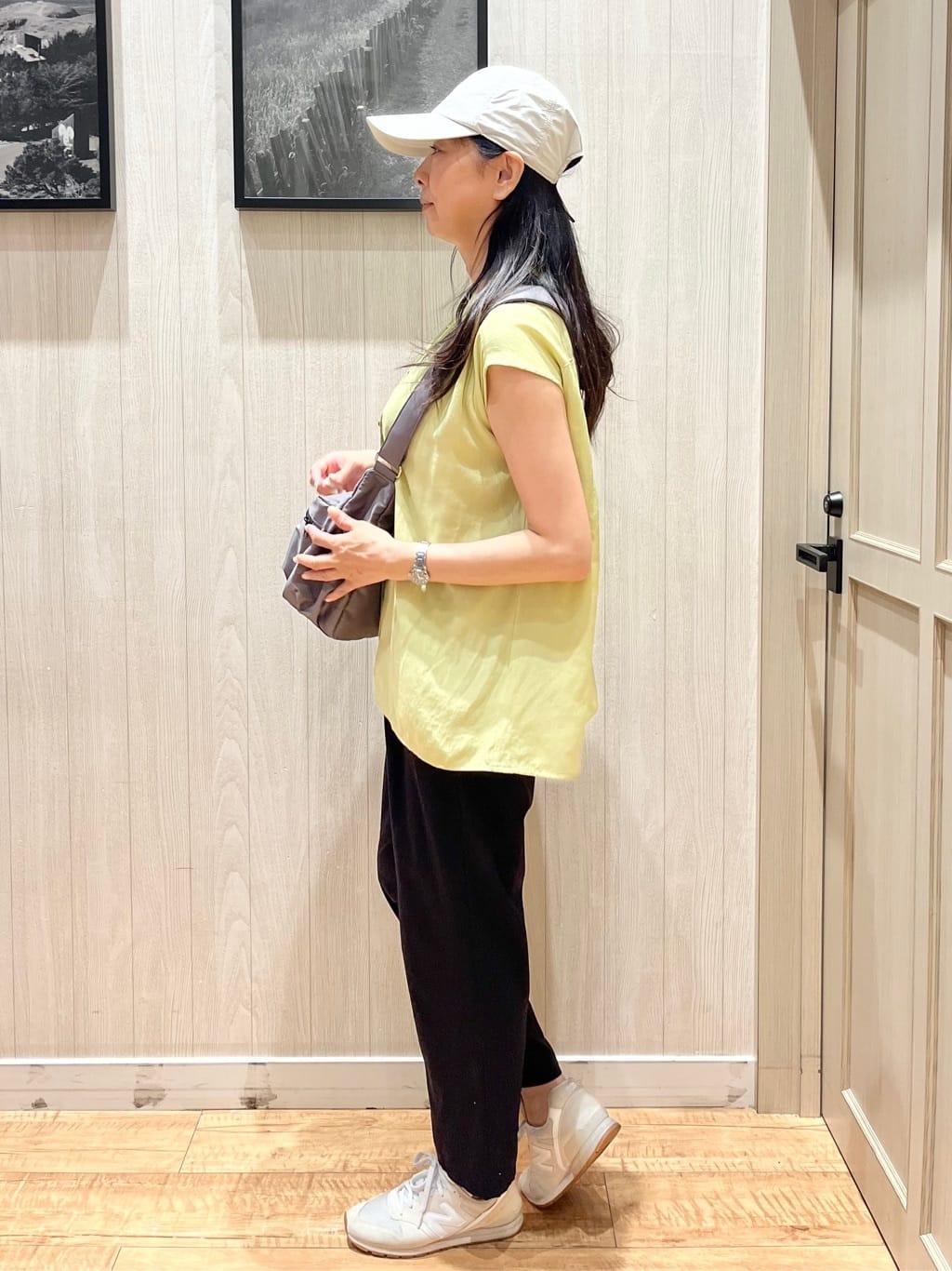 youさんの「SHOO･LA･RUE｜【S-LL/洗濯後しわになりにくい】上品にきれい見え スラブギャザーブラウス」を使ったコーディネート